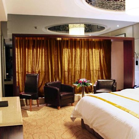 Friend Hotel Шанхай Екстериор снимка