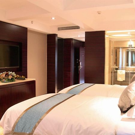 Friend Hotel Шанхай Екстериор снимка