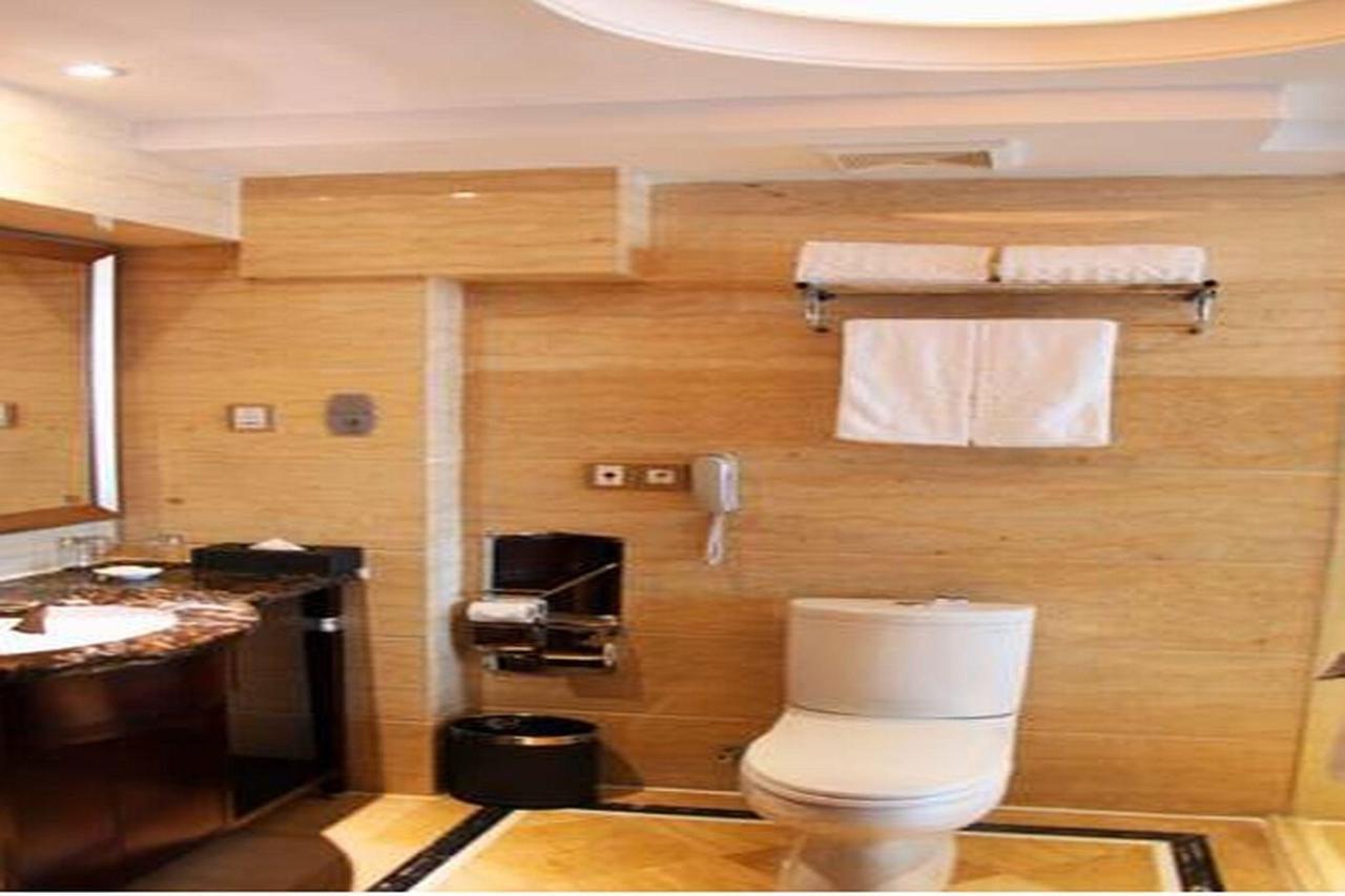 Friend Hotel Шанхай Екстериор снимка