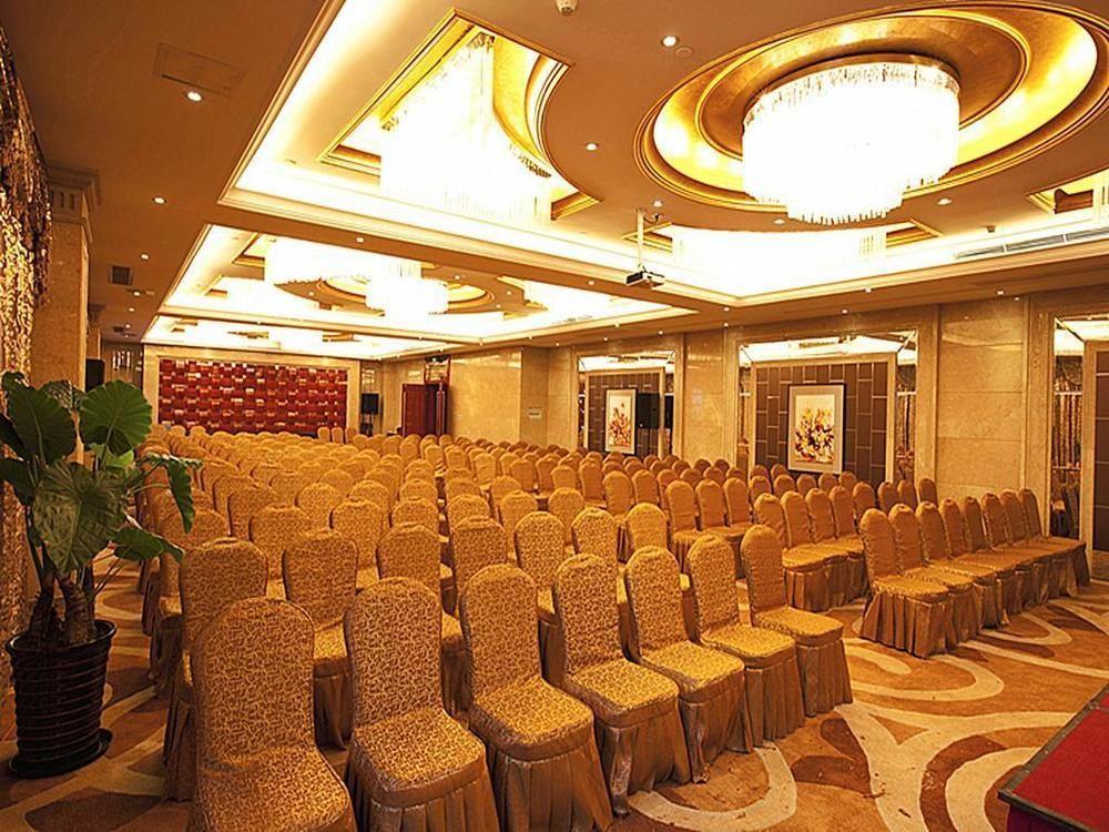 Friend Hotel Шанхай Екстериор снимка