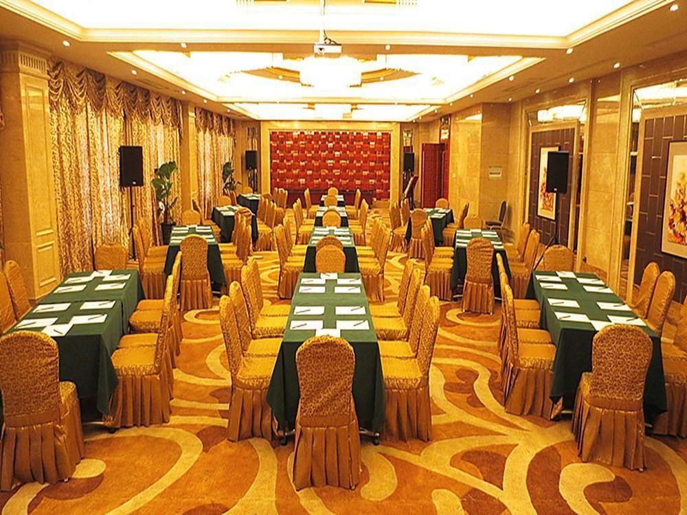Friend Hotel Шанхай Екстериор снимка