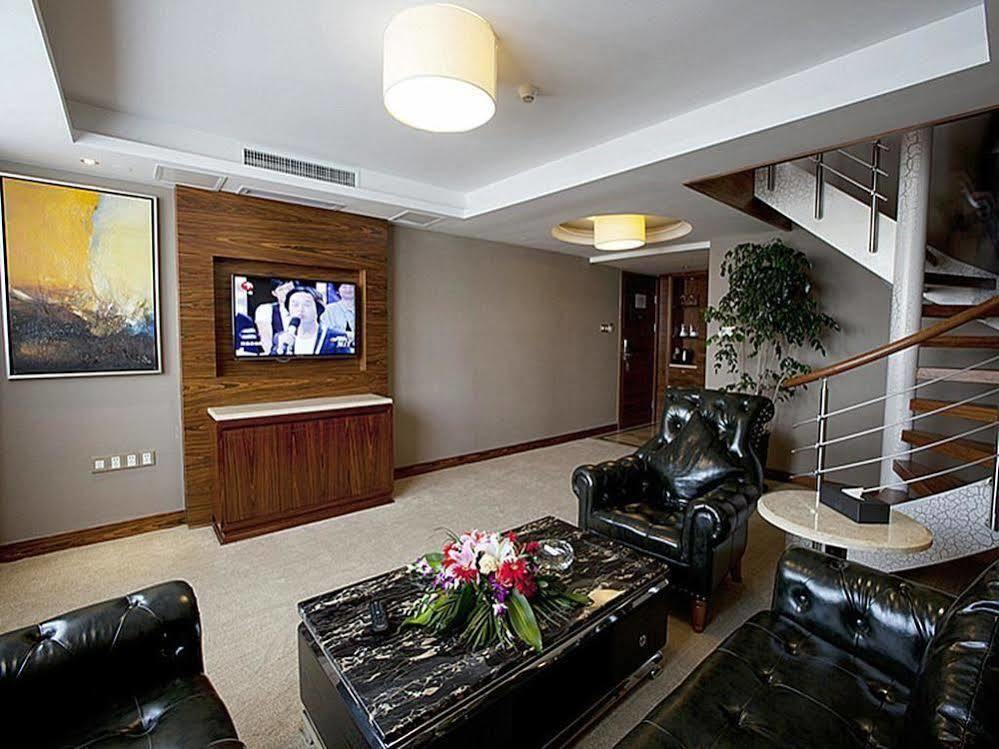 Friend Hotel Шанхай Екстериор снимка