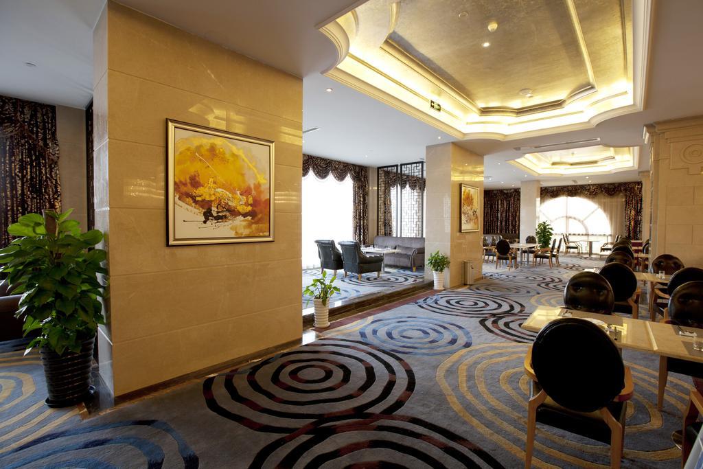 Friend Hotel Шанхай Екстериор снимка