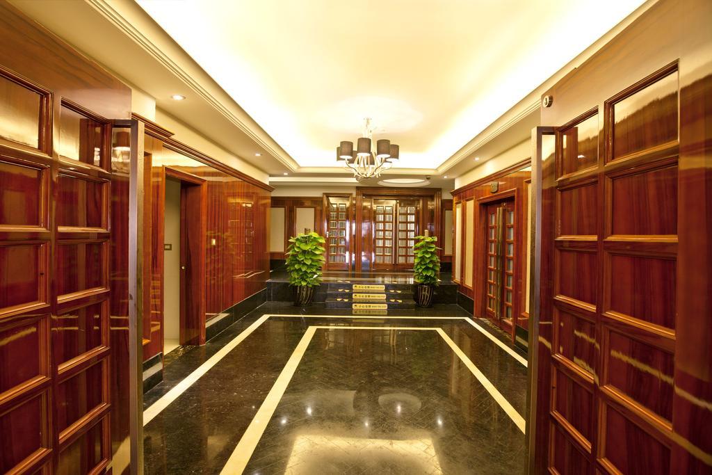 Friend Hotel Шанхай Екстериор снимка