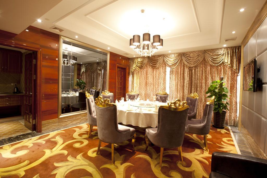 Friend Hotel Шанхай Екстериор снимка