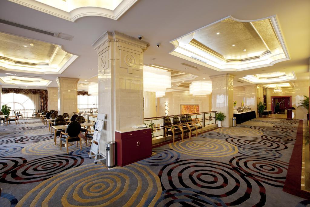 Friend Hotel Шанхай Екстериор снимка