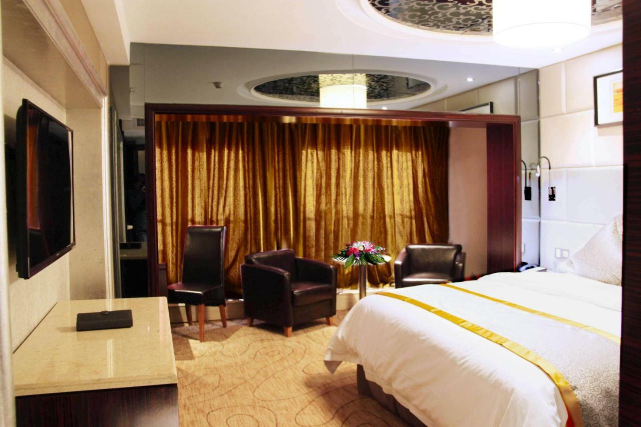 Friend Hotel Шанхай Екстериор снимка