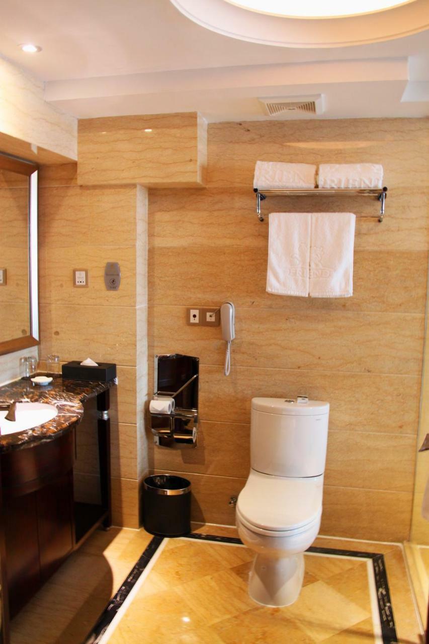Friend Hotel Шанхай Екстериор снимка