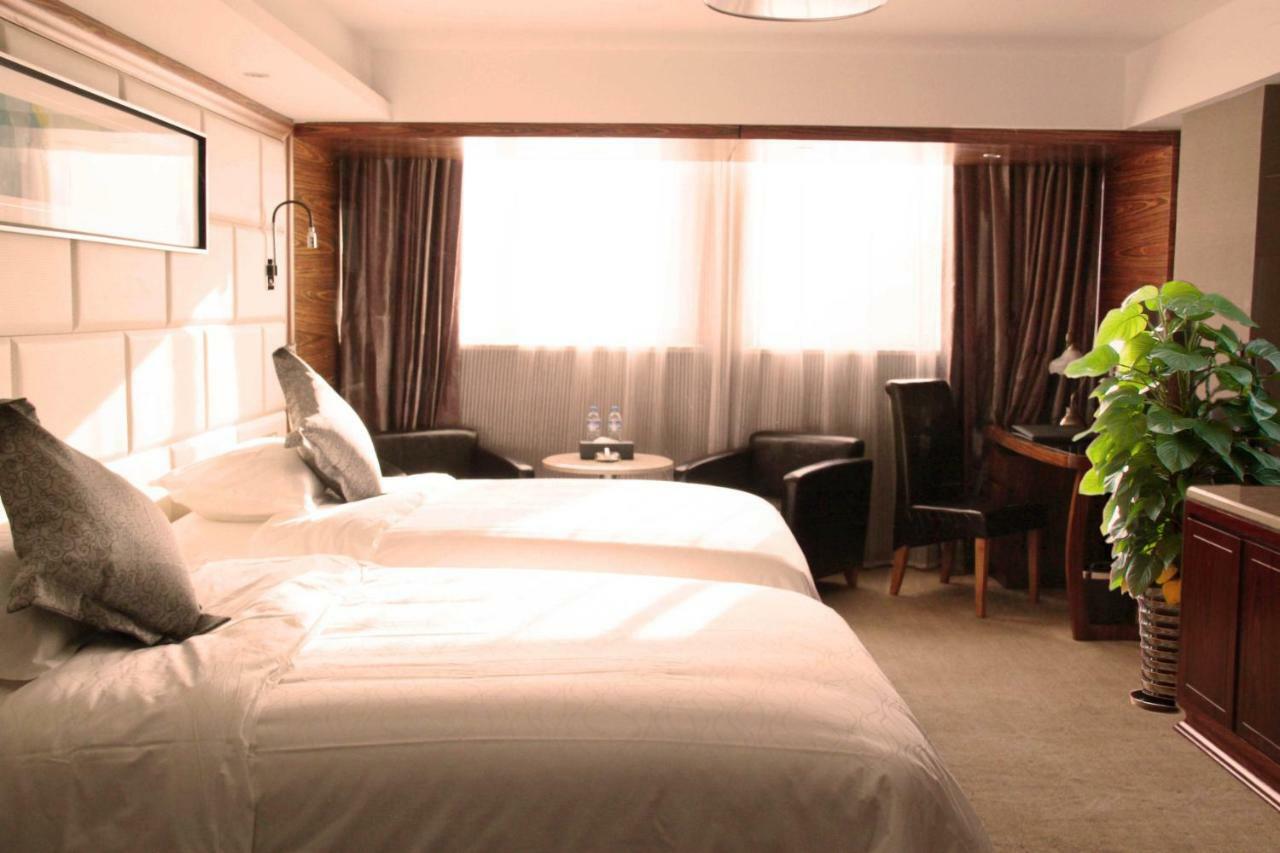 Friend Hotel Шанхай Екстериор снимка