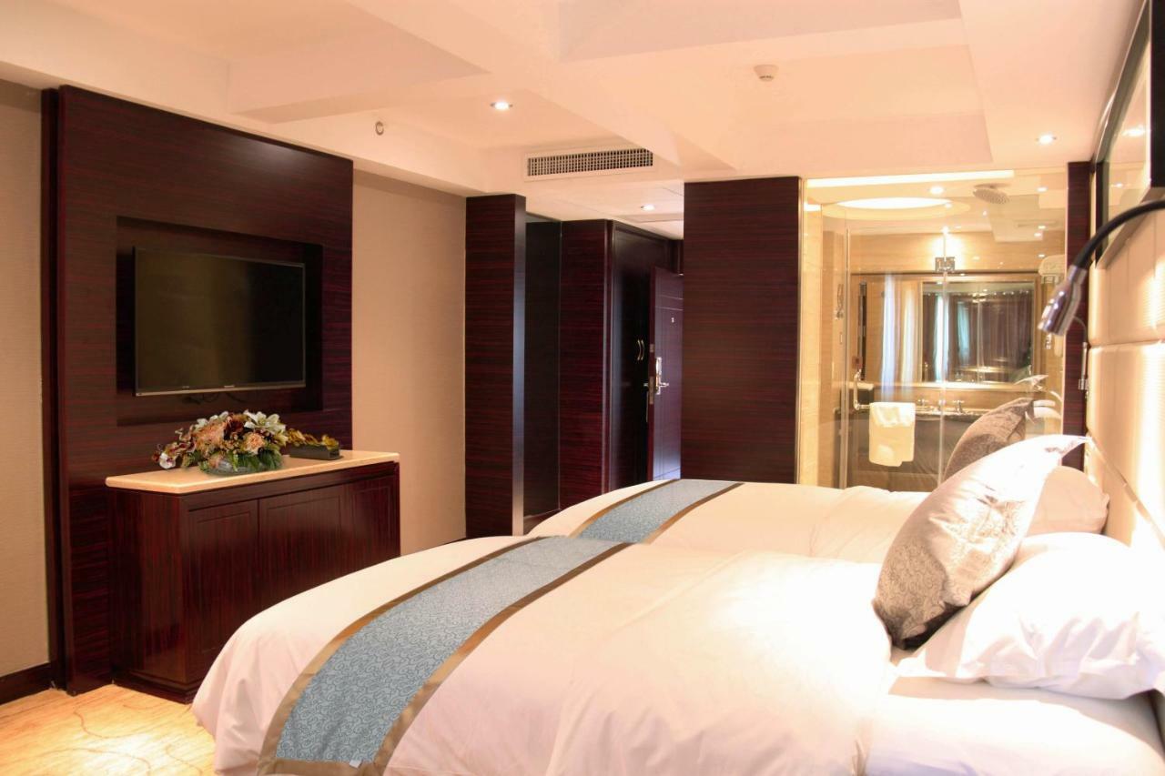 Friend Hotel Шанхай Екстериор снимка