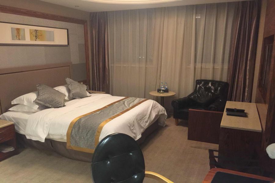 Friend Hotel Шанхай Екстериор снимка