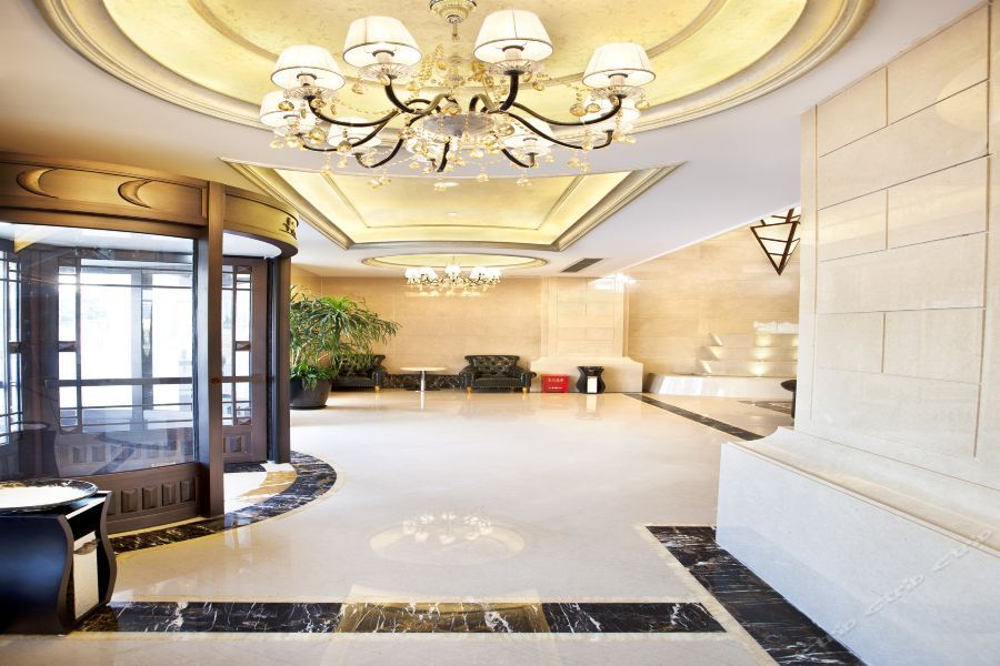 Friend Hotel Шанхай Екстериор снимка